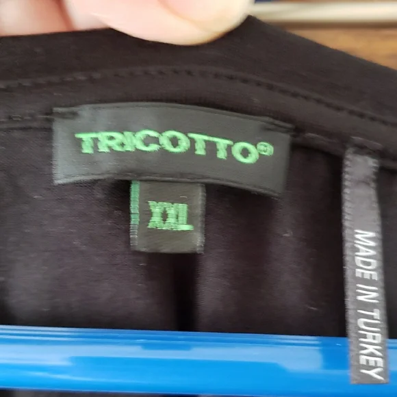 Tricotto Black Top with Green Accents - Picture 2 of 6